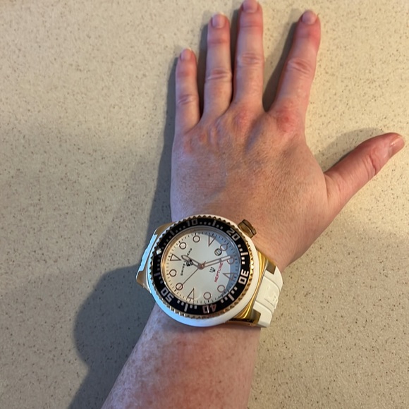 NWOT Swiss Legend ladies oversize watch - Picture 9 of 12